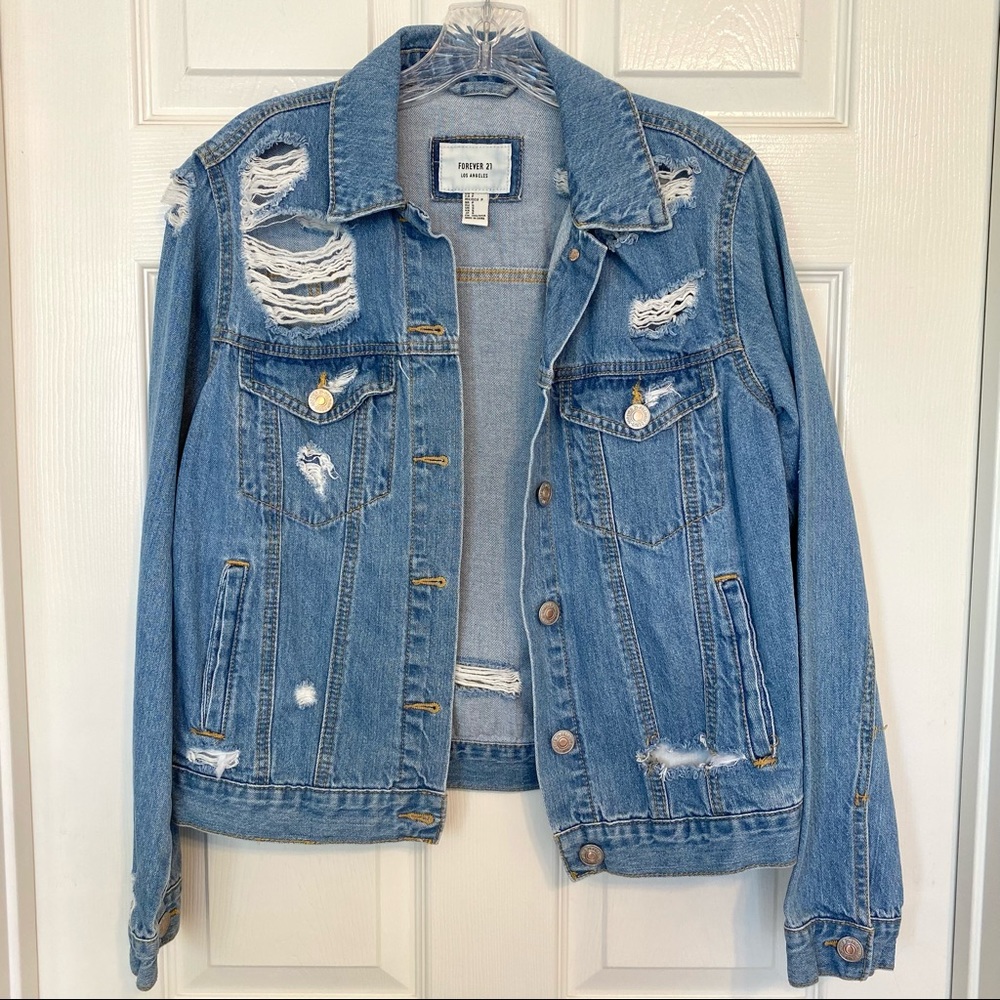 Forever 21 Distressed Denim Jean Jacket 💙